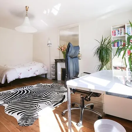 And Parisian Style - 3 Bedrooms * 巴黎