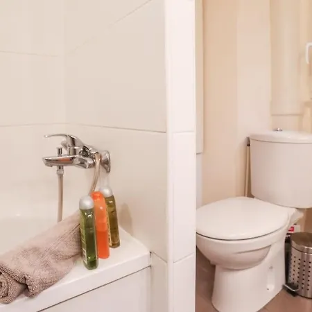 And Parisian Style - 3 Bedrooms 巴黎