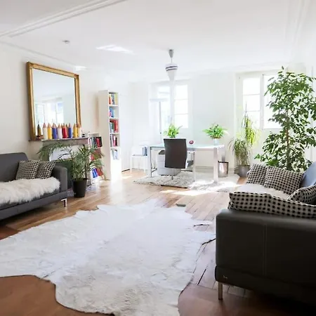 And Parisian Style - 3 Bedrooms Париж