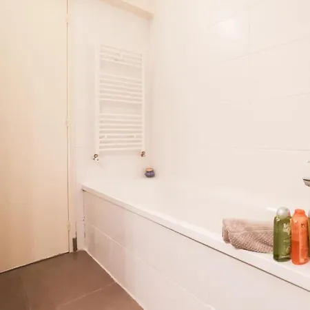 Апартаменты And Parisian Style - 3 Bedrooms