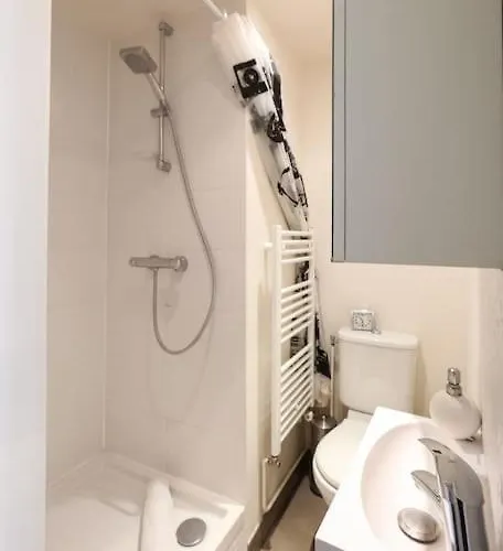 And Parisian Style - 3 Bedrooms Apartman