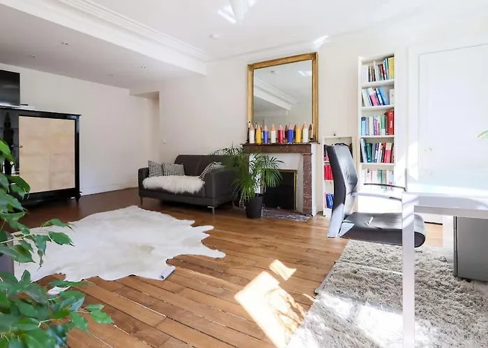 And Parisian Style - 3 Bedrooms Apartman *
