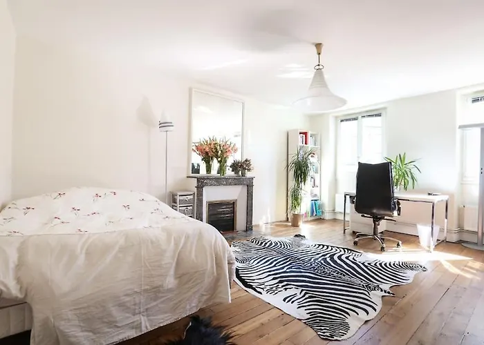 Apartman And Parisian Style - 3 Bedrooms *